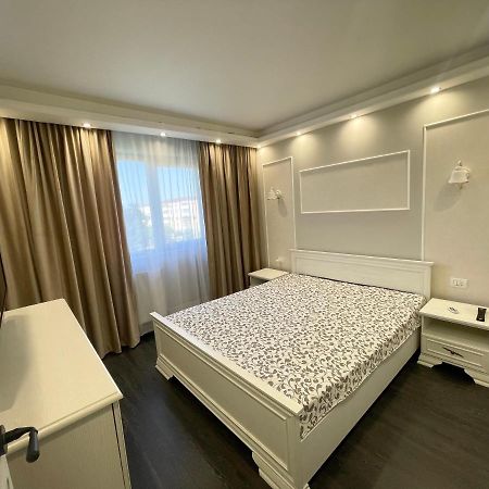 White Residence Крайова Екстер'єр фото